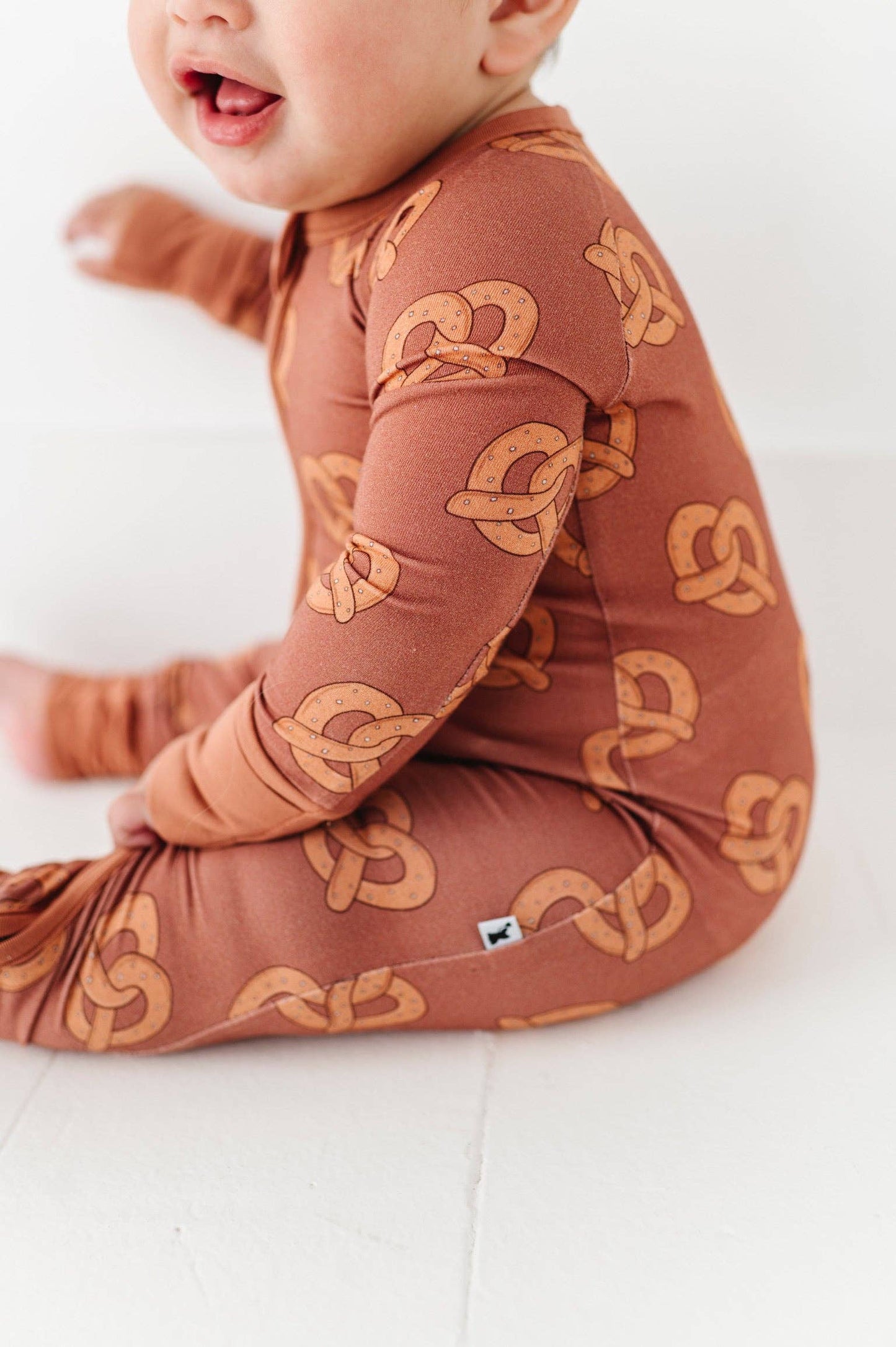 Pretzels Convertible Footies